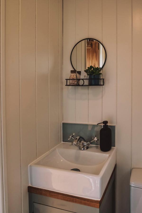 Luxury Shepherd'S Hut On Flower Farm With Outdoor Bath In Mid Cornwall ترورو المظهر الخارجي الصورة